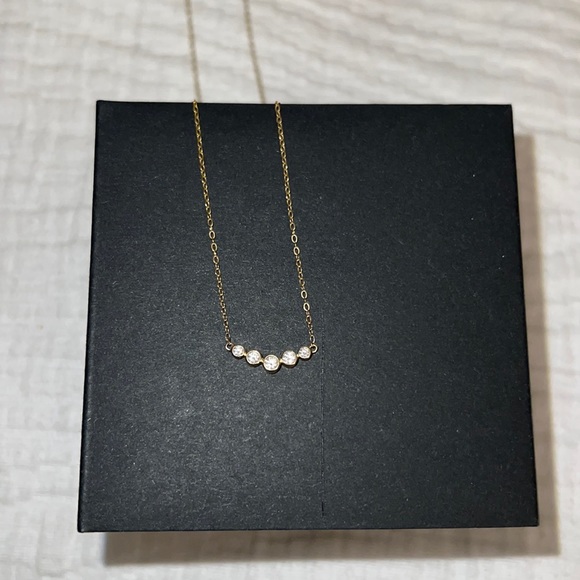 Graduated Pendant Necklace - Picture 6 of 12